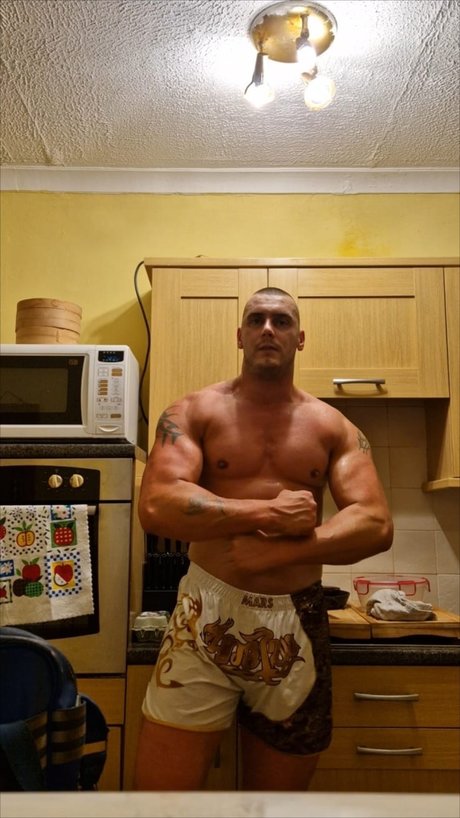 Naakte gelekte OnlyFans-foto van Bigandbad