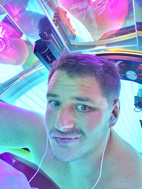 Naakte gelekte OnlyFans-foto van Roenny Droenny