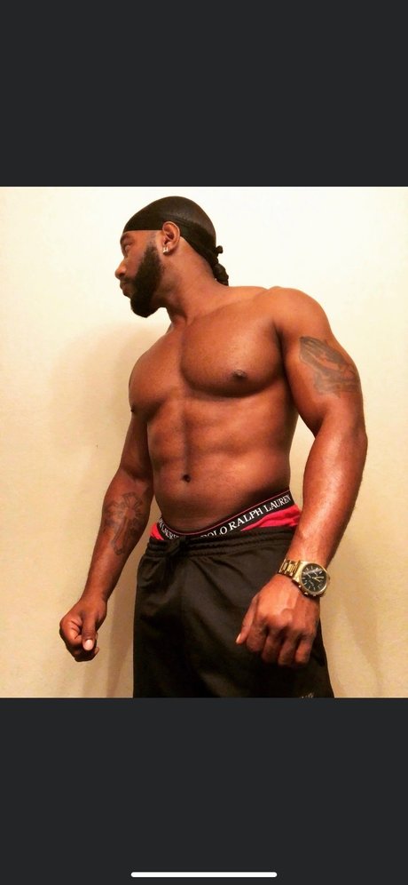 Naakte gelekte OnlyFans-foto van Desire