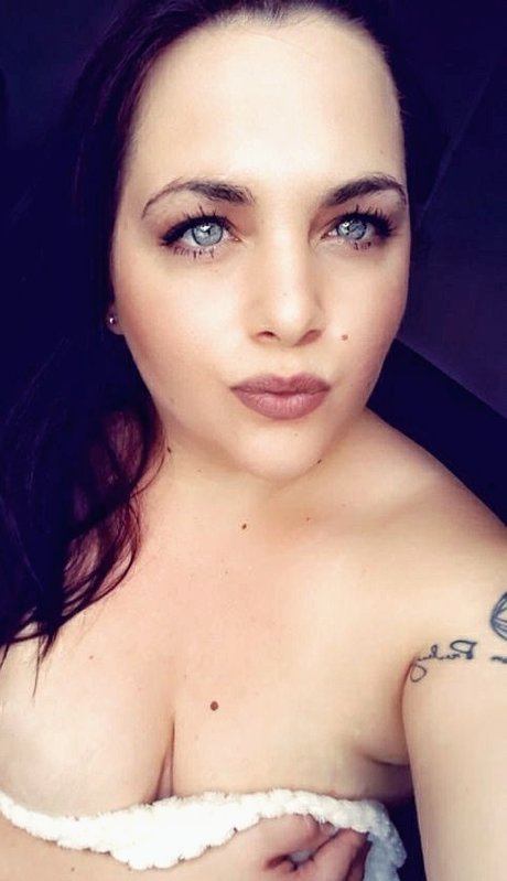 Naakte gelekte OnlyFans-foto van Mandy