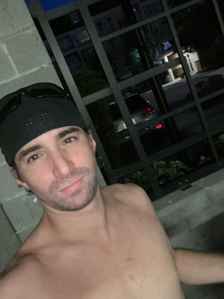 Naakte gelekte OnlyFans-foto van Stephen