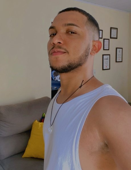 Naakte gelekte OnlyFans-foto van Jonas Oliveira