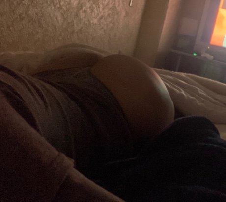 Naakte gelekte OnlyFans-foto van Corinag