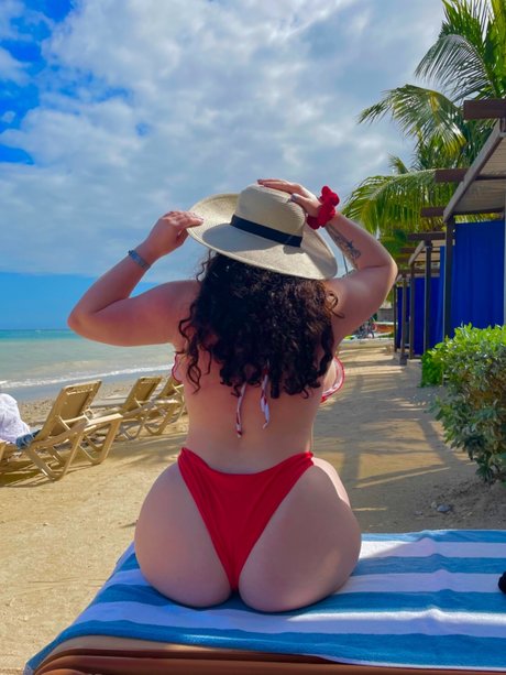 Naakte gelekte OnlyFans-foto van Lolo