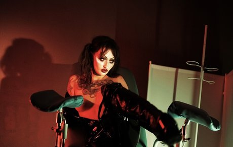 Naakte gelekte OnlyFans-foto van Dora Any Custom 