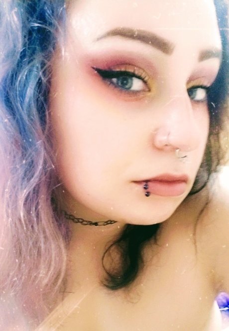 Naakte gelekte OnlyFans-foto van Brittney Uchiha