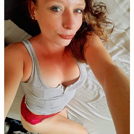 Naakte gelekte OnlyFans-foto van Jolien