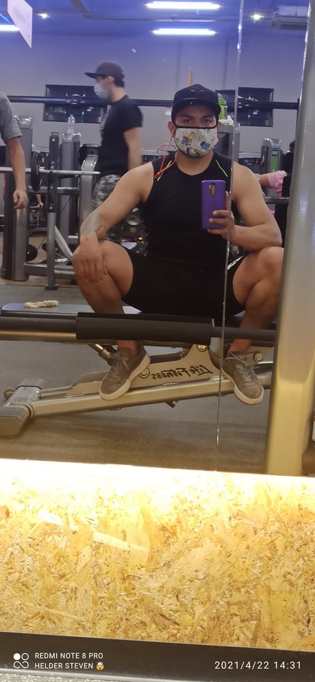 Naakte gelekte OnlyFans-foto van Helder Steven Valencia Gutierrez
