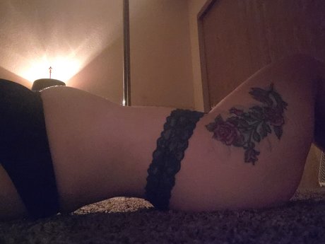 Naakte gelekte OnlyFans-foto van Mila