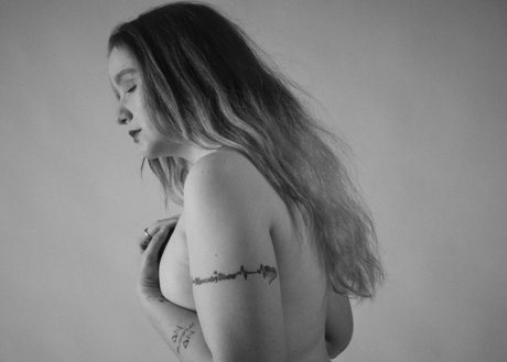 Naakte gelekte OnlyFans-foto van Sity