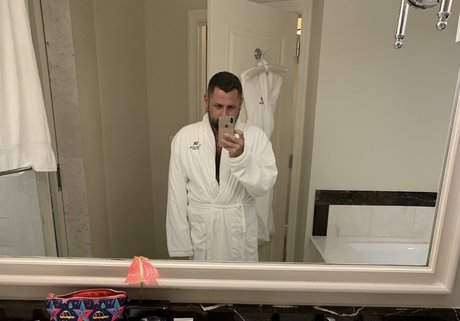 Naakte gelekte OnlyFans-foto van Anthony