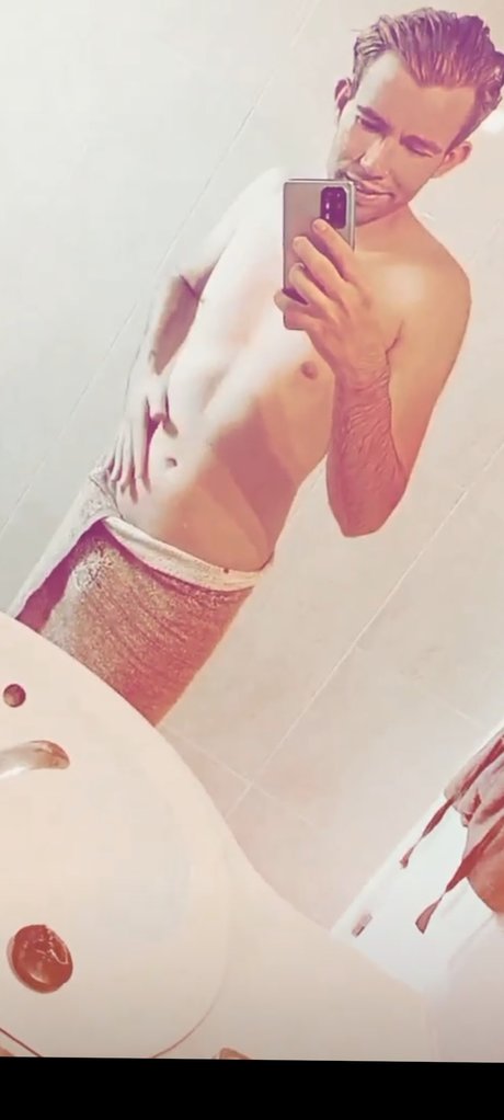 Naakte gelekte OnlyFans-foto van Twink18boy