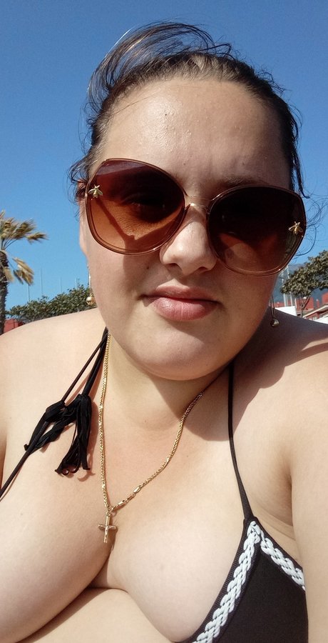 Naakte gelekte OnlyFans-foto van Mihaela