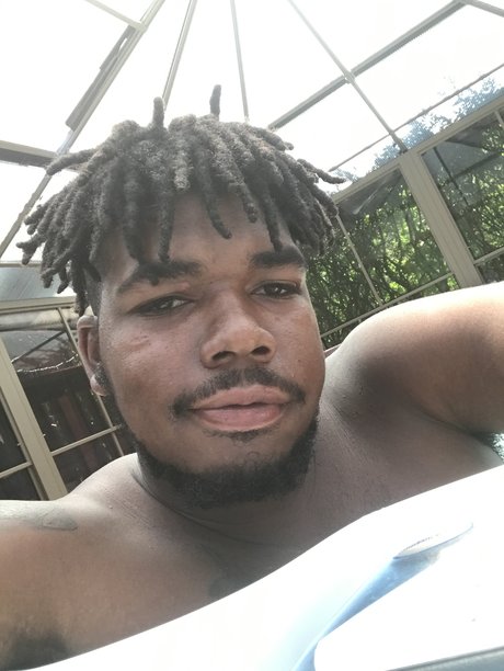 Naakte gelekte OnlyFans-foto van Greenxxxteam