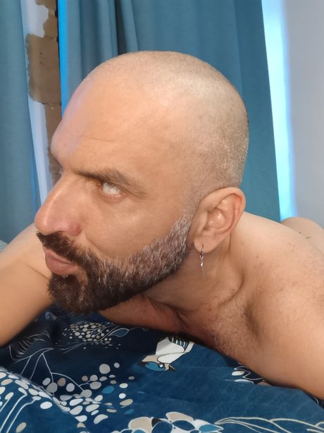 Naakte gelekte OnlyFans-foto van Versalion
