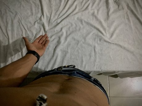 Naakte gelekte OnlyFans-foto van Tom Evans