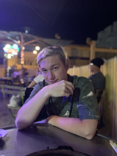 Naakte gelekte OnlyFans-foto van Newt