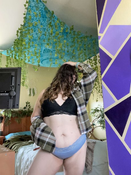 Naakte gelekte OnlyFans-foto van Plus Size Barbie