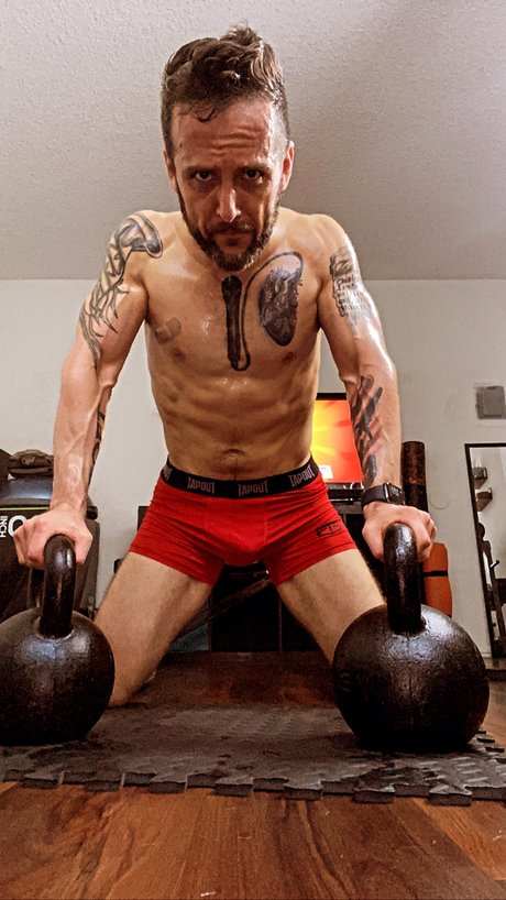 Naakte gelekte OnlyFans-foto van Javier