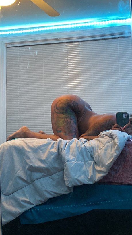 Naakte gelekte OnlyFans-foto van Sin City