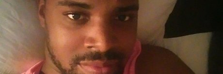 Naakte gelekte OnlyFans-foto van Roger Blacc