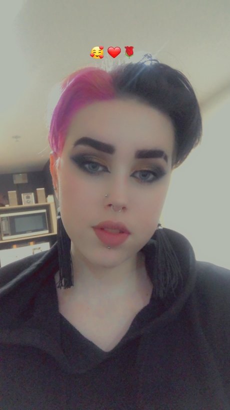 Naakte gelekte OnlyFans-foto van Tammi