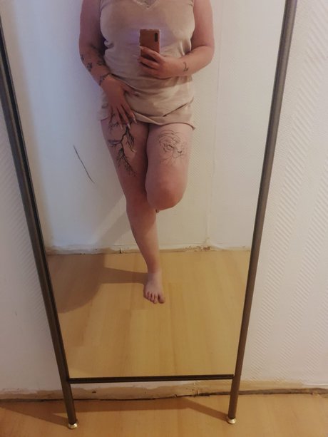 Naakte gelekte OnlyFans-foto van Pimpi