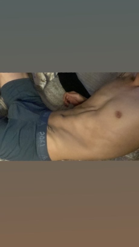 Naakte gelekte OnlyFans-foto van Miguel Cardona