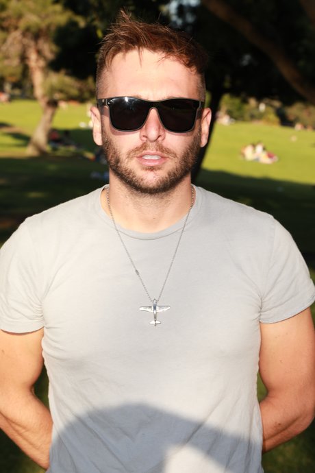 Naakte gelekte OnlyFans-foto van Conrad Parker