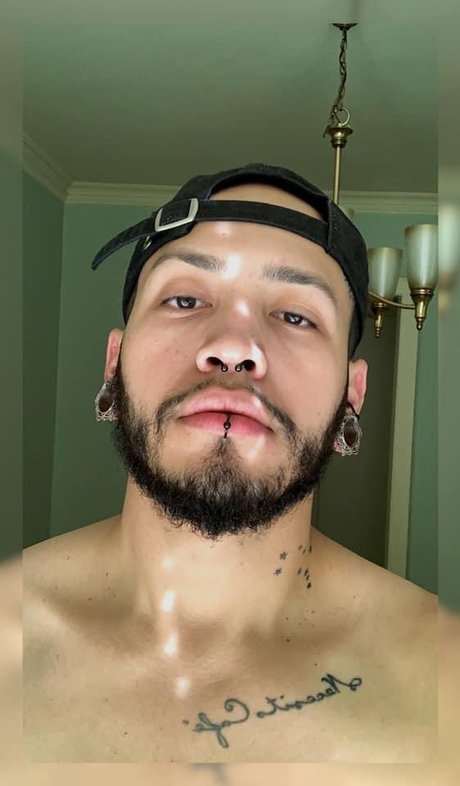 Naakte gelekte OnlyFans-foto van Eatme
