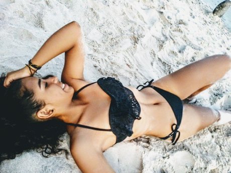Naakte gelekte OnlyFans-foto van Manzana Ma  