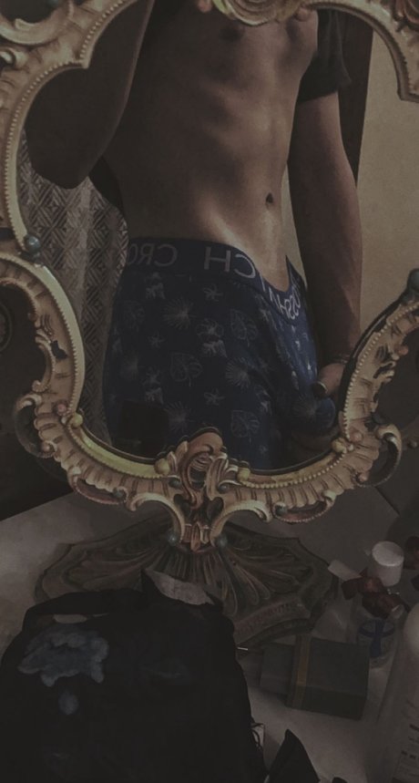 Naakte gelekte OnlyFans-foto van Theblueyedboy