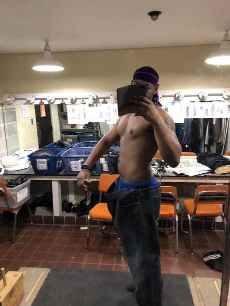 Naakte gelekte OnlyFans-foto van Wavey J