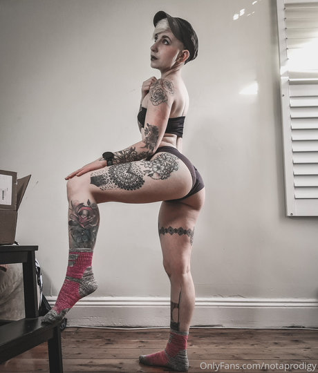 Naakte gelekte OnlyFans-foto van Notaprodigy
