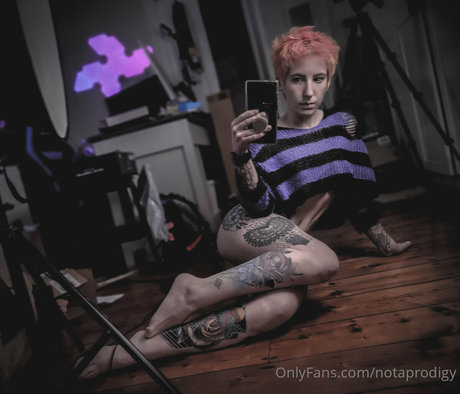 Naakte gelekte OnlyFans-foto van Notaprodigy