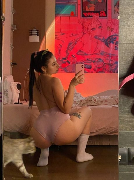 Naakte gelekte OnlyFans-foto van Liroshka
