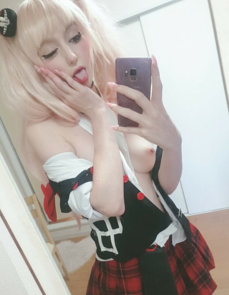 Naakte gelekte OnlyFans-foto van Meki