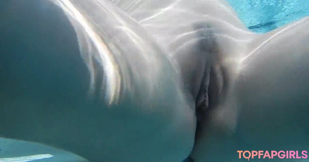 Naakte gelekte OnlyFans-foto van Ambercutie #1031