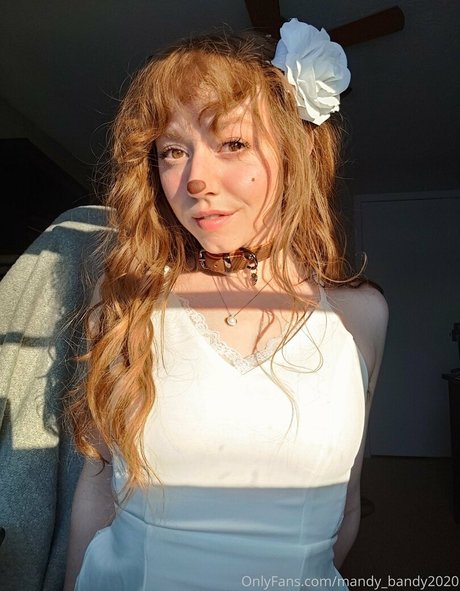 Naakte gelekte OnlyFans-foto van Mandyfrizzle