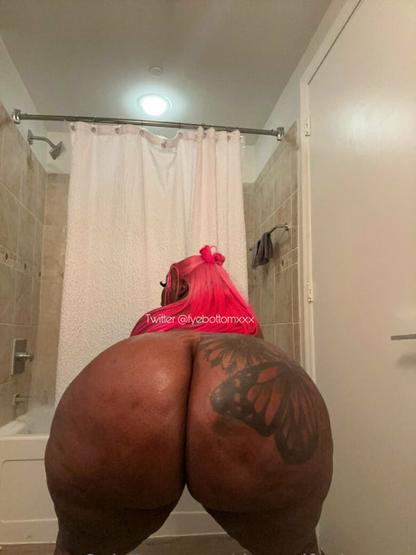 Naakte gelekte OnlyFans-foto van Therealfyebottom