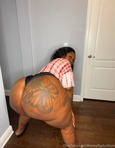 Naakte gelekte OnlyFans-foto van Therealfyebottom