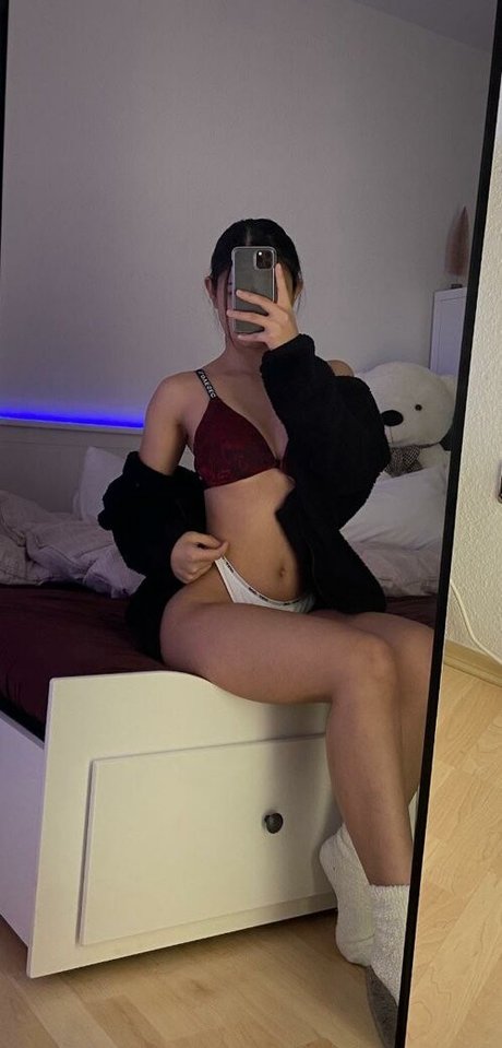 Naakte gelekte OnlyFans-foto van Kikipearl