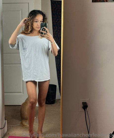Hawaiian Cheerleader