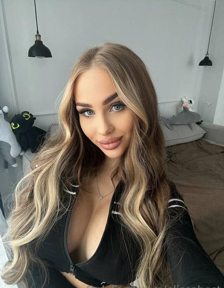 Naakte gelekte OnlyFans-foto van Elissabest
