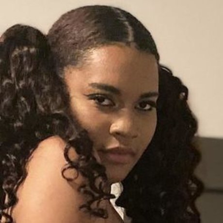Naakte gelekte OnlyFans-foto van Milajae