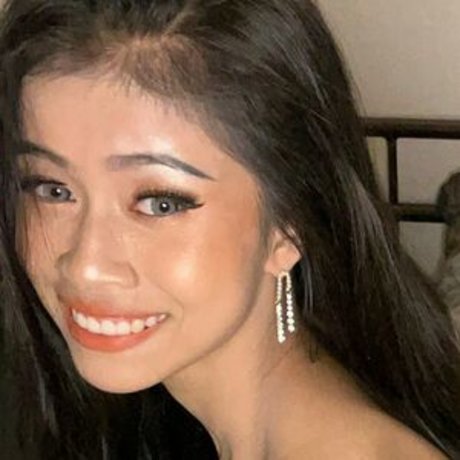 Naakte gelekte OnlyFans-foto van Tiny Alina