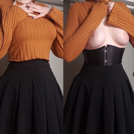 Naakte gelekte OnlyFans-foto van Madame Goths