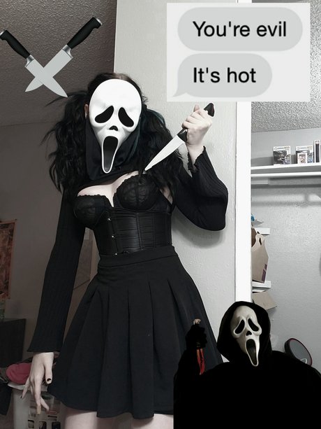 Naakte gelekte OnlyFans-foto van Madame Goths