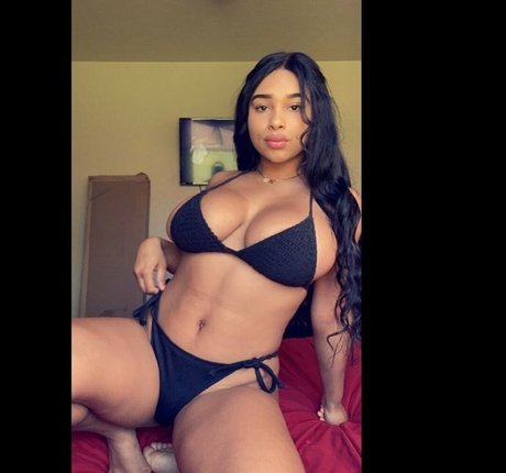 Naakte gelekte OnlyFans-foto van Thebae Breanna