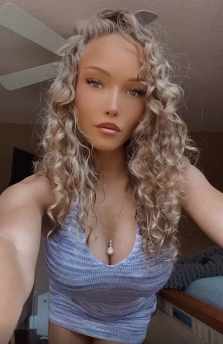 Naakte gelekte OnlyFans-foto van Evie And Ellie Erikson